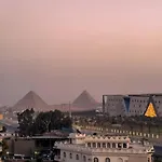 Grand Museum View, Earthy Historic Studio