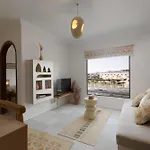 Grand Museum View, Earthy Historic Studio